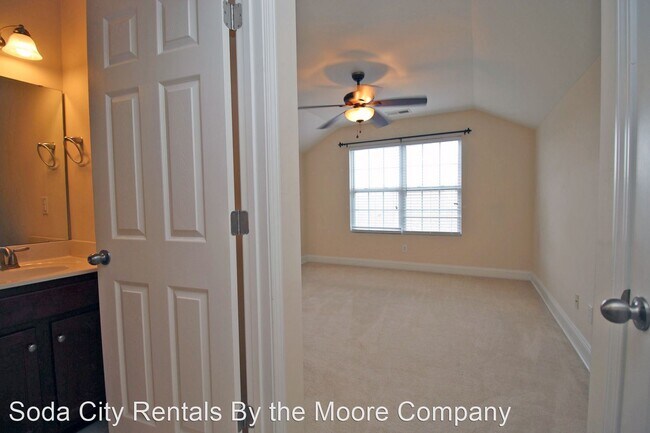 Building Photo - 2 br, 2.5 bath House - 119 Bonhomme Circle
