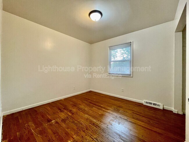 Building Photo - 4220 Curwood Ave SE