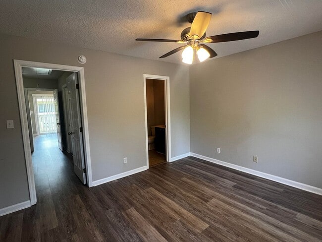 Building Photo - 2-Bedroom, 2-Bath Townhouse