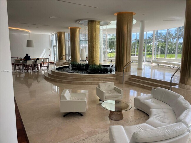 Building Photo - 5151 Collins Ave