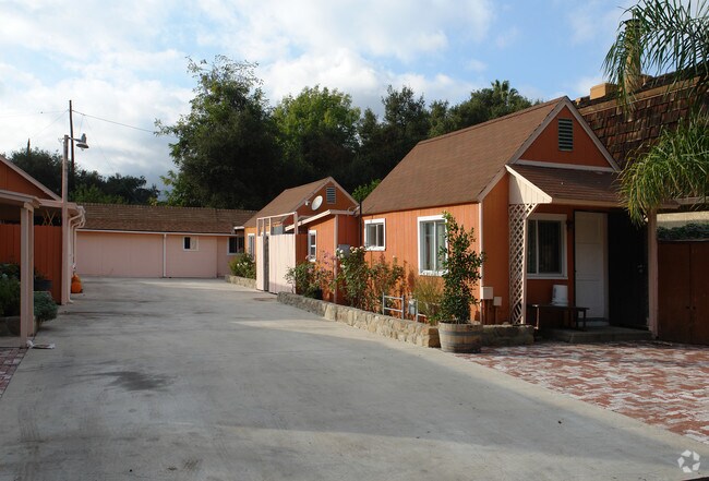 Building Photo - Canary Cottages