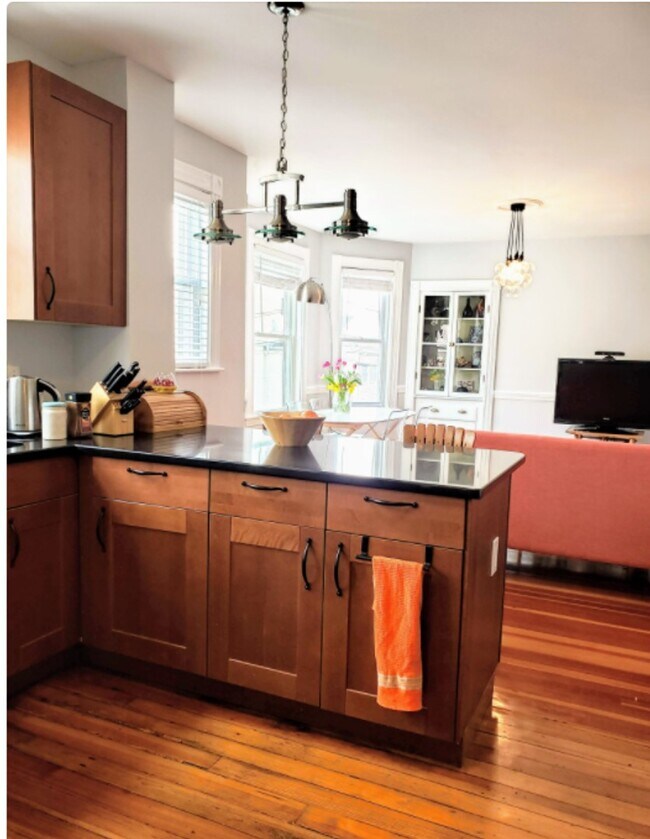 Building Photo - 12 Oliver Rd