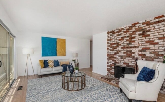 Building Photo - 483 Ontario Dr