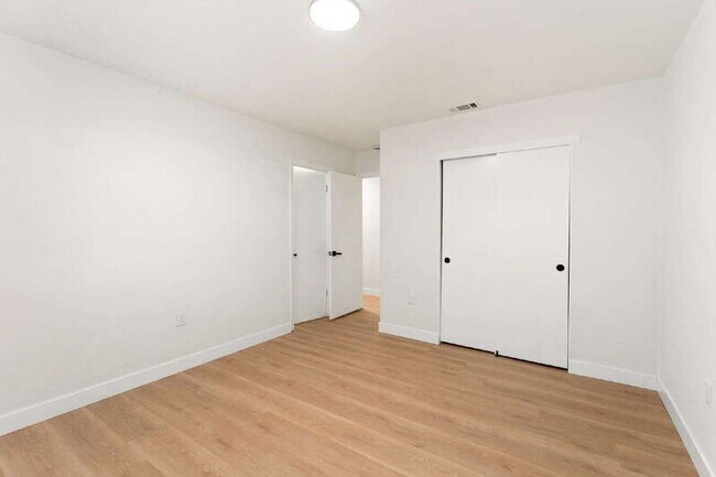 Building Photo - 327 22nd St