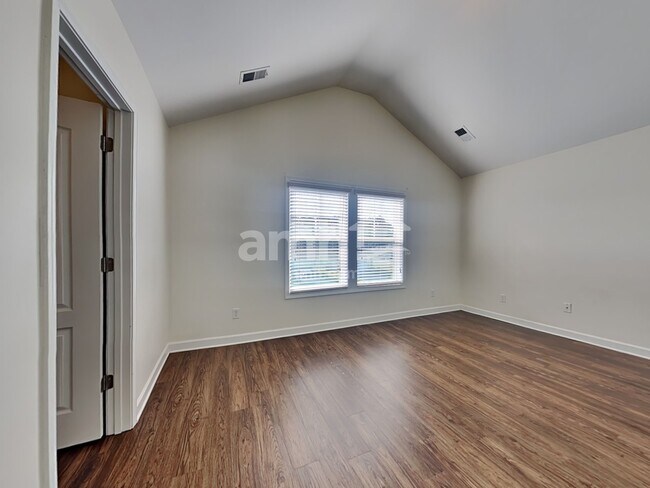 Building Photo - 530 Lateleaf Dr