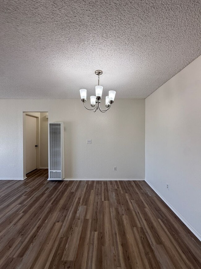 Building Photo - Quail Meadows Upstairs Condo with Easy Access to 101 Frwy/VSFB