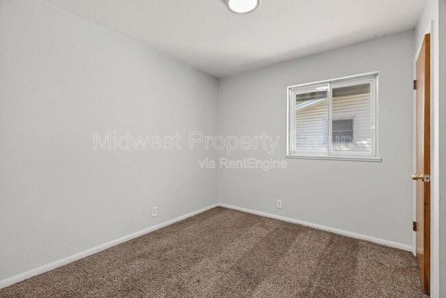 Building Photo - 743 Shepley Dr