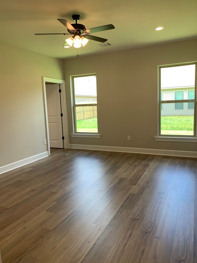Building Photo - 3BD/2BA House for Lease - Nickens Lake Sub...