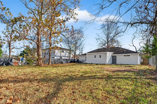 Building Photo - 7437 Bywood St