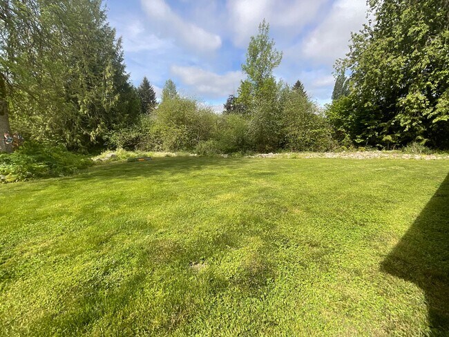 Building Photo - Beautiful 2 Story, Updated Home on Large Lot with 27x27 Shop! Military Welcome!