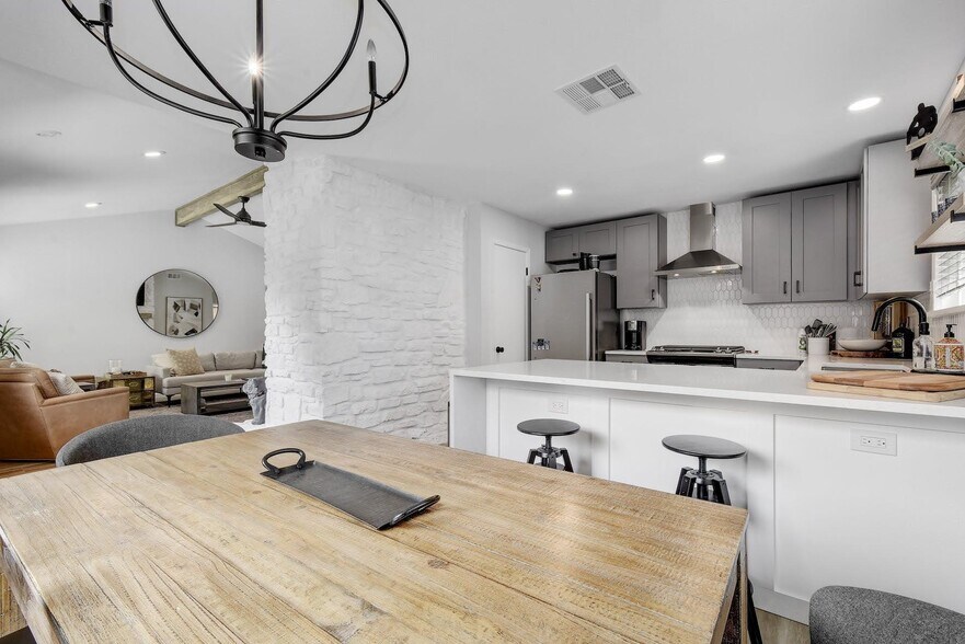 Building Photo - 2403 Stone River Dr