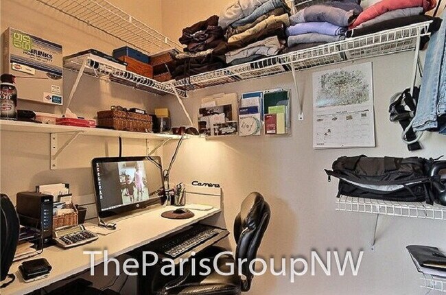 Building Photo - Gorgeous Renton Highlands Condo * Attached Garage *