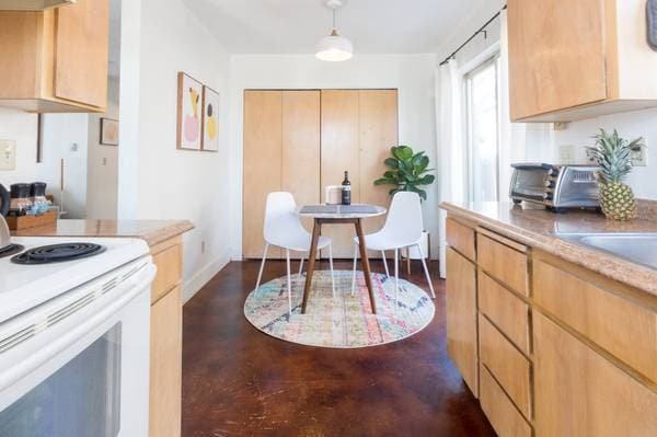 Kitchen - 114 NW Delaware Ave