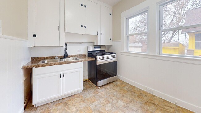 Building Photo - 3865 W 16th St