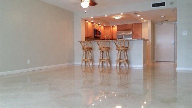 Building Photo - 3900 Galt Ocean Dr