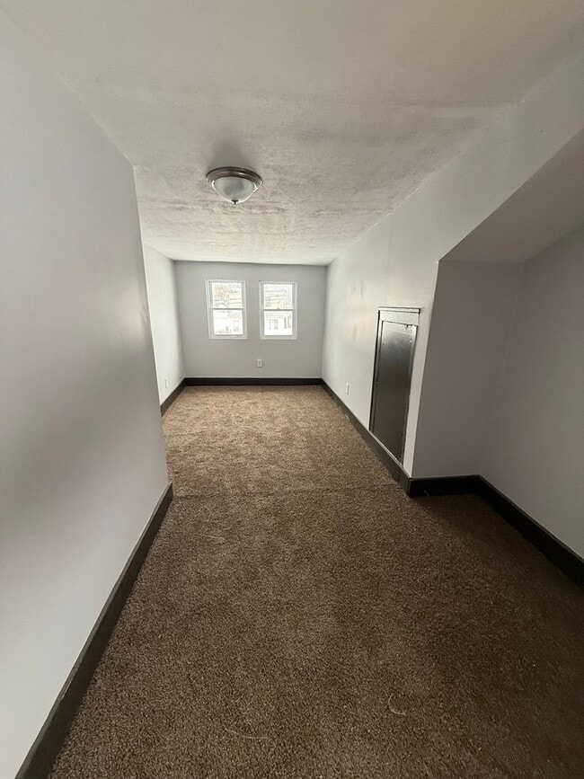 Building Photo - 3bd Single Vouchers Only