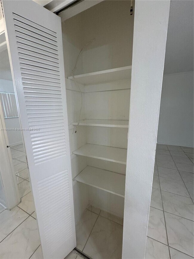 Building Photo - 1300 N 17th Ave