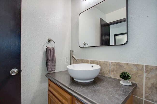 Building Photo - Penthouse level condo with views of canal and trail!