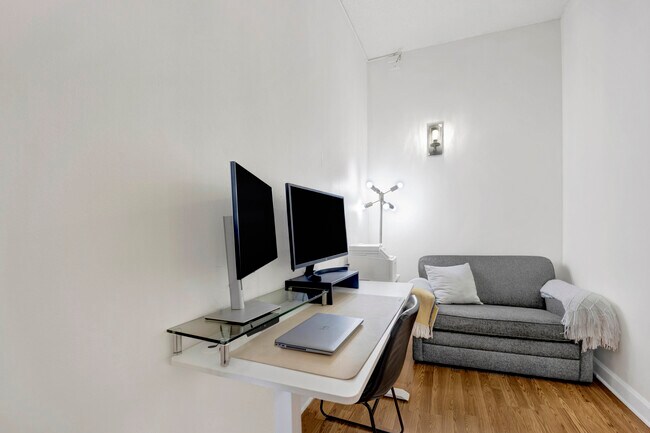 Building Photo - 600 S Dearborn St