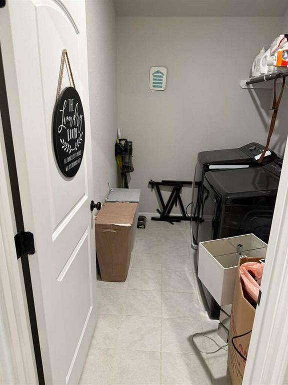 Building Photo - 2436 Danbury Ln