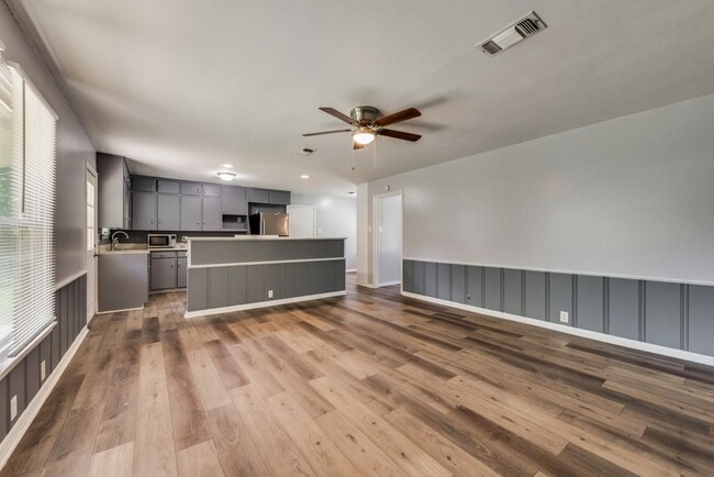 Building Photo - 1014 W Belden St