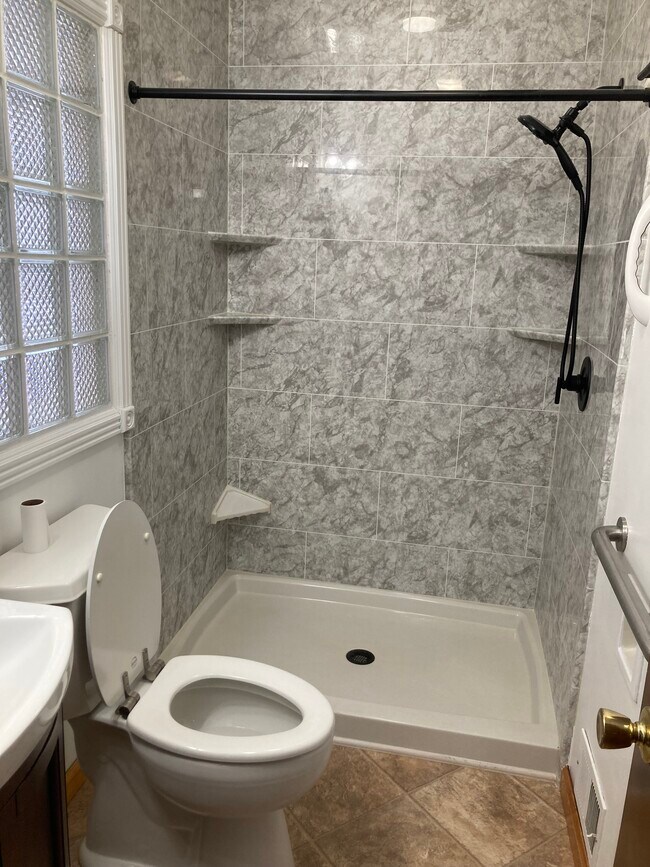 Building Photo - 2401 Bristol Rd