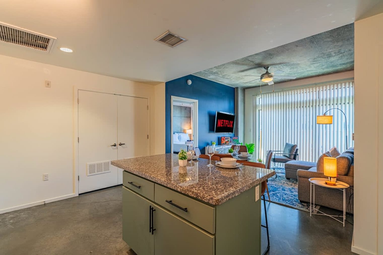 Building Photo - 333 E Roosevelt St