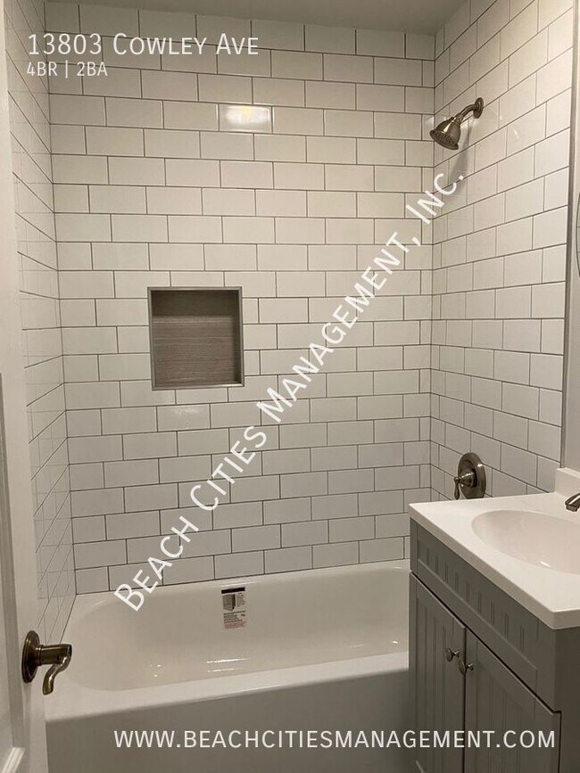 Building Photo - 13803 Cowley Ave