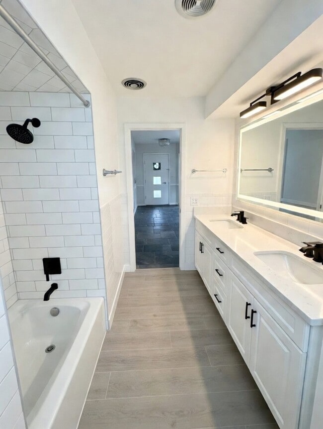 Building Photo - 3336 Overland Pass