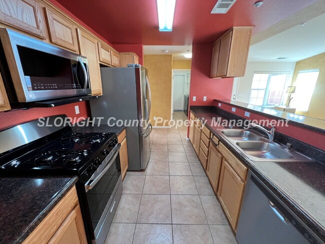 Building Photo - AVAILABLE MAY - 3 Bedroom / 2 Bathroom Home in Templeton