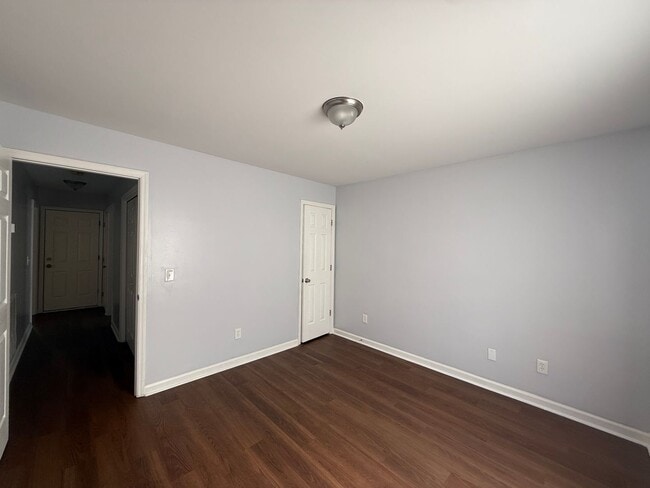 Building Photo - 733 Vanguard Pl
