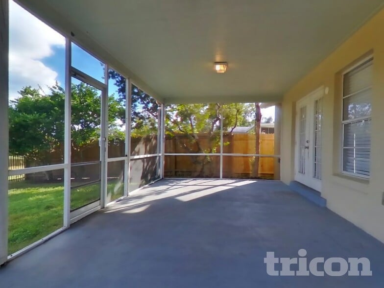 Building Photo - 1021 Whittier Cir