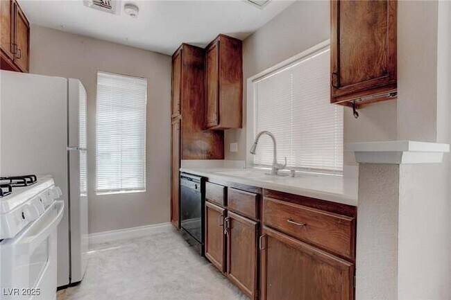 Building Photo - 4860 Nara Vista Way