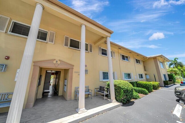 Building Photo - 2811 NE 51st St