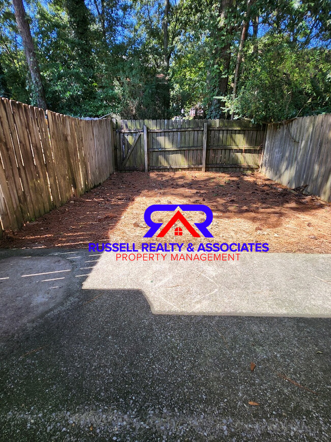 Building Photo - Alabaster Townhome