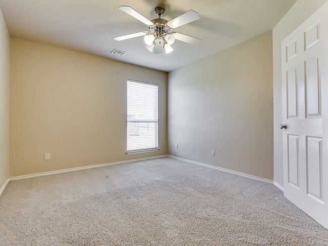 Building Photo - Lone Oak Ridge + Gated Community + 4 beds/2.5 Baths + Storm Shelter + Deer Creek Schools