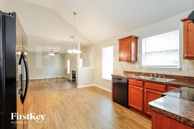 Building Photo - 52 Hamilton Dr