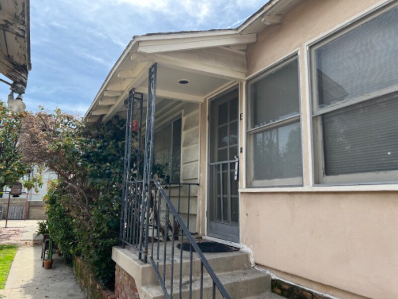 Building Photo - 645 S Marengo Ave