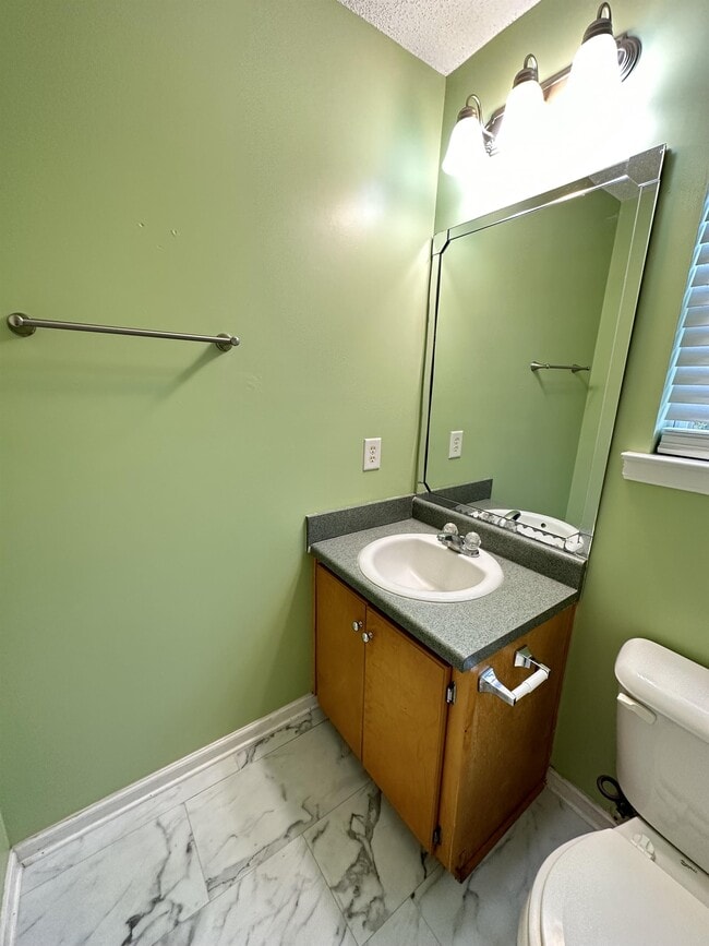 Building Photo - 160 Mills Run Dr