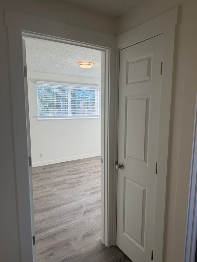 Building Photo - Updated 2 bedroom 1.5 bath duplex in Thurston!