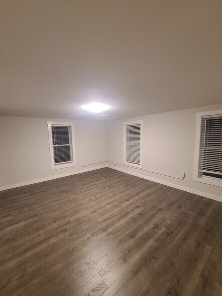 Building Photo - 975 PA-940