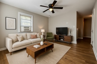 Building Photo - Newly Renovated 2 bedroom in Fairborn! Close to Wright Patt and I-675