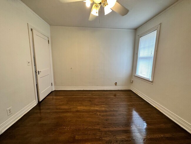 Building Photo - Plaza District / Classen 3 Bed Beauty!