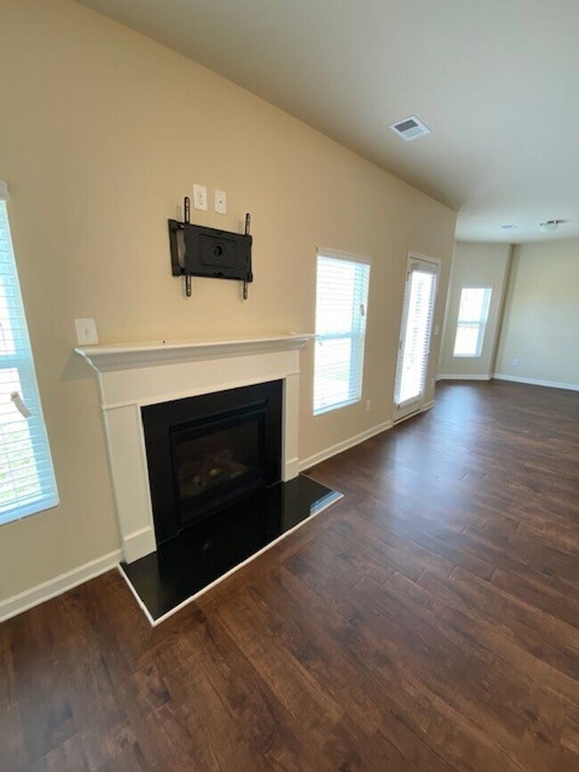 Building Photo - 4702 Southwind Rd