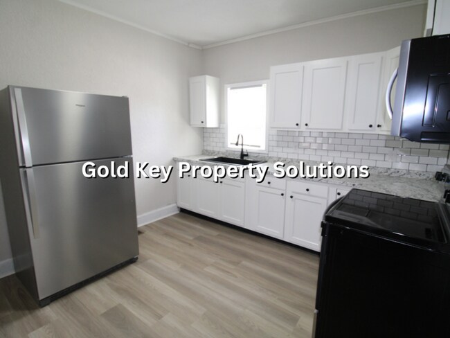 Building Photo - MUNCIE Updated 3 BR 1 BA House with Central Air and Upgraded Appliances (SECTION 8 APPROVED)