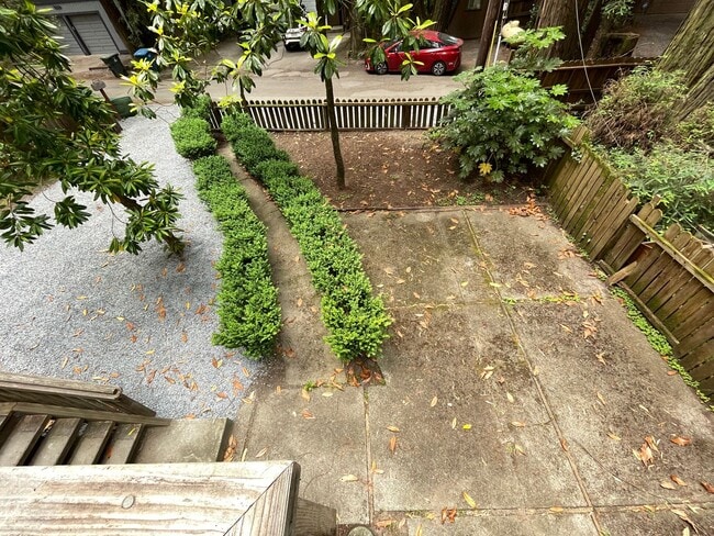 Building Photo - 1045 Sq. Ft. Private Two Bedroom One Bath ...
