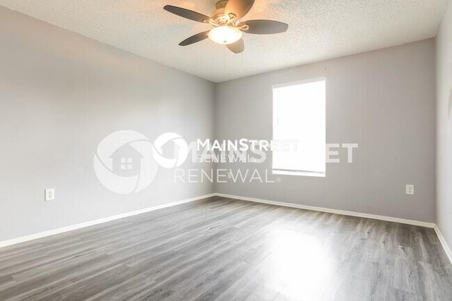 Building Photo - 3 Bedroom Pet-Friendly Home in SARASOTA, FL with Main Street Renewal