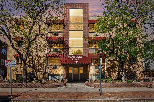 Building Photo - Charming 2-Bedroom Condo in a Prime Location - Cheesman Park!