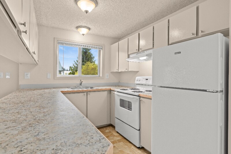 Building Photo - 11540 Pinehurst Way NE