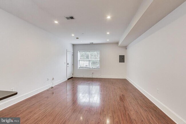 Building Photo - 2221 M St NE